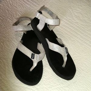 Teva women's sandals size 10 silver